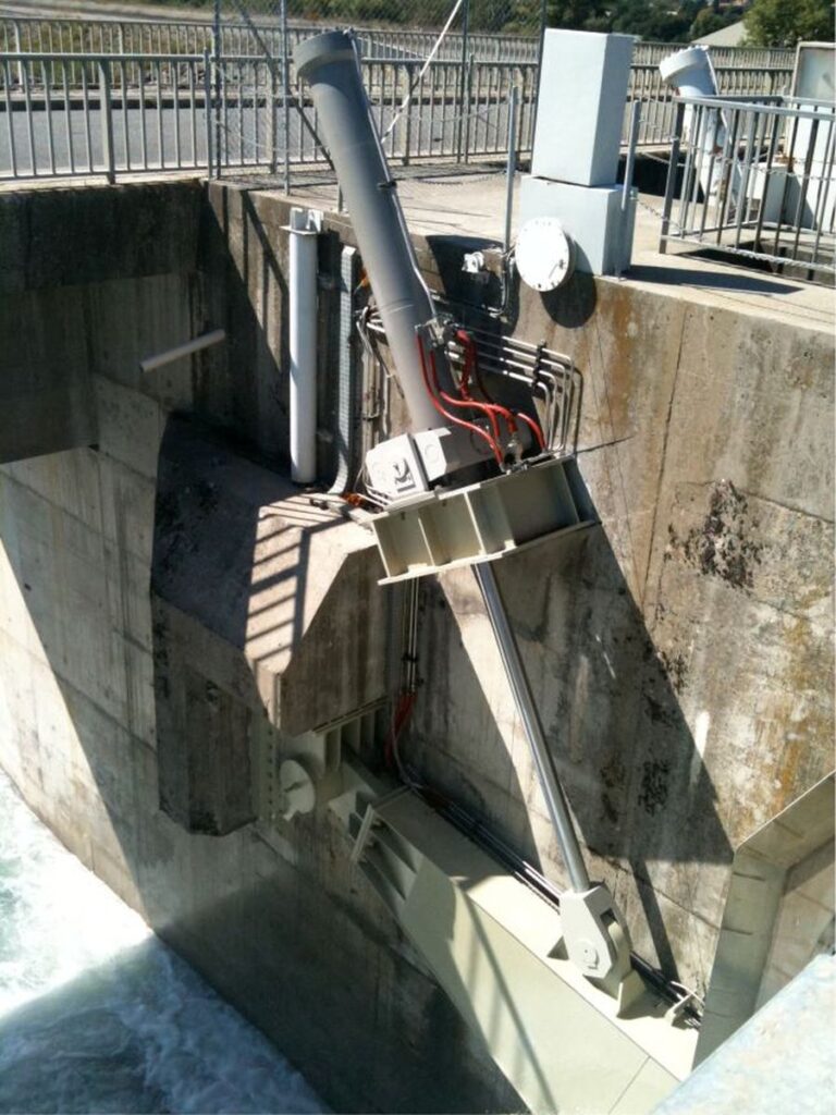 Fabricação de uma ampla série de cilindros e sistemas hidráulicos para comportas radiais.