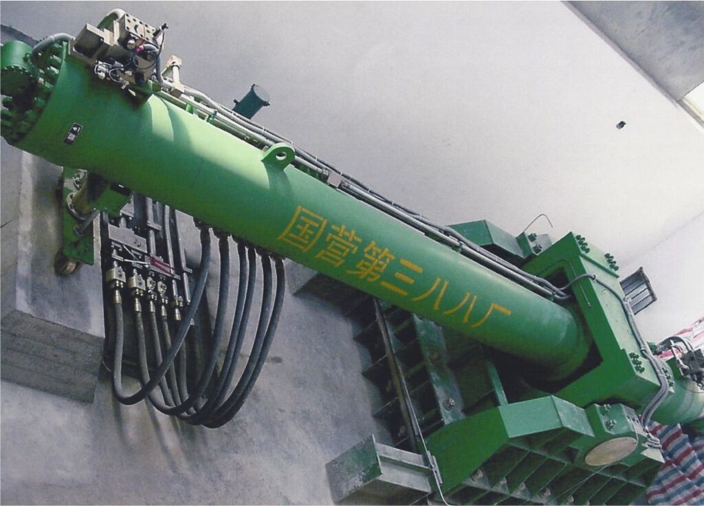 Barragem Três Gargantas (China), cilindros de comporta equipados com o SENSO’R da REGNIER INDUSTRIES, sistema de medição de curso linear.